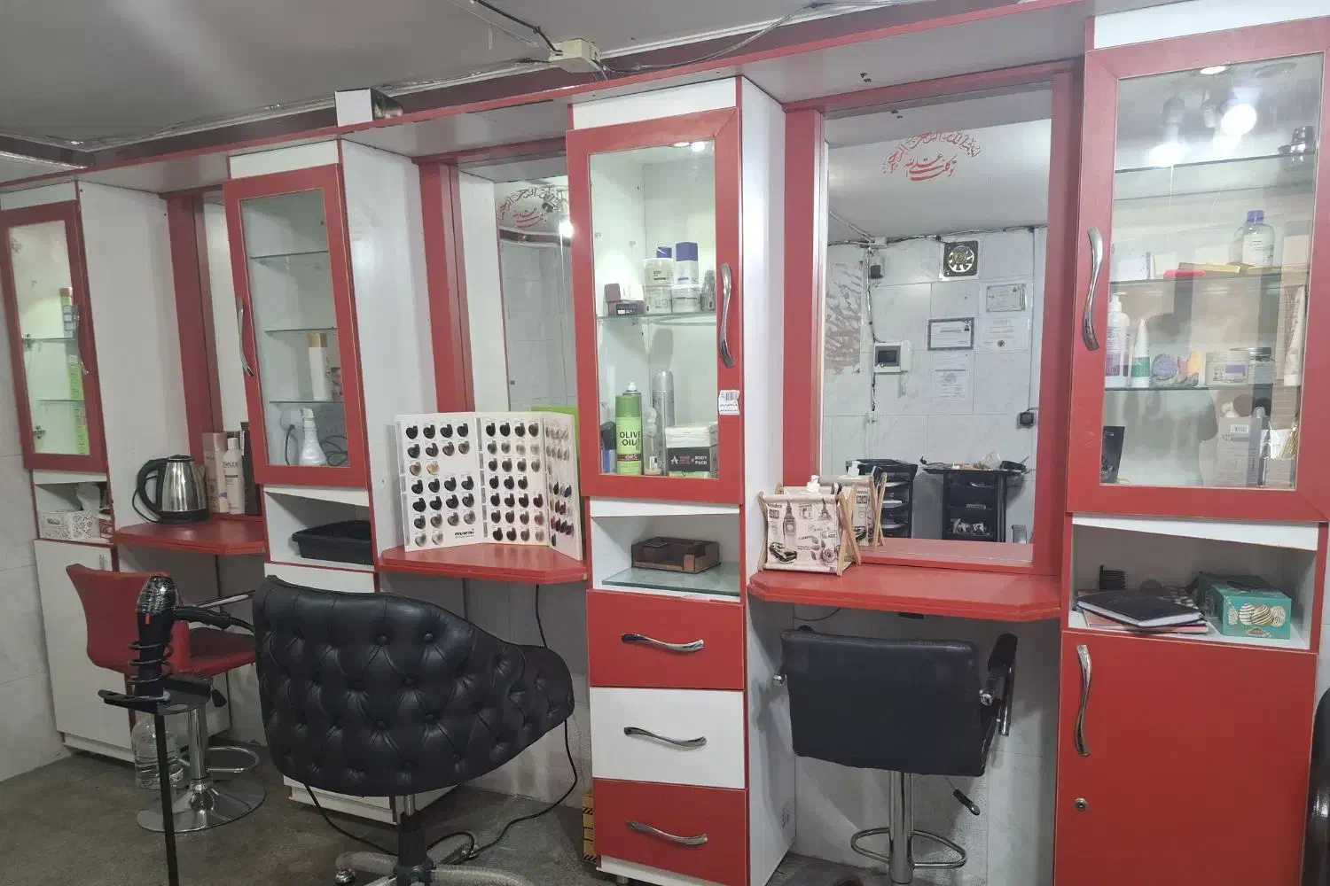 دکور آرایشگاه|آرایشگاه و سالنهای زیبایی|اصفهان, بهاران|دیوار