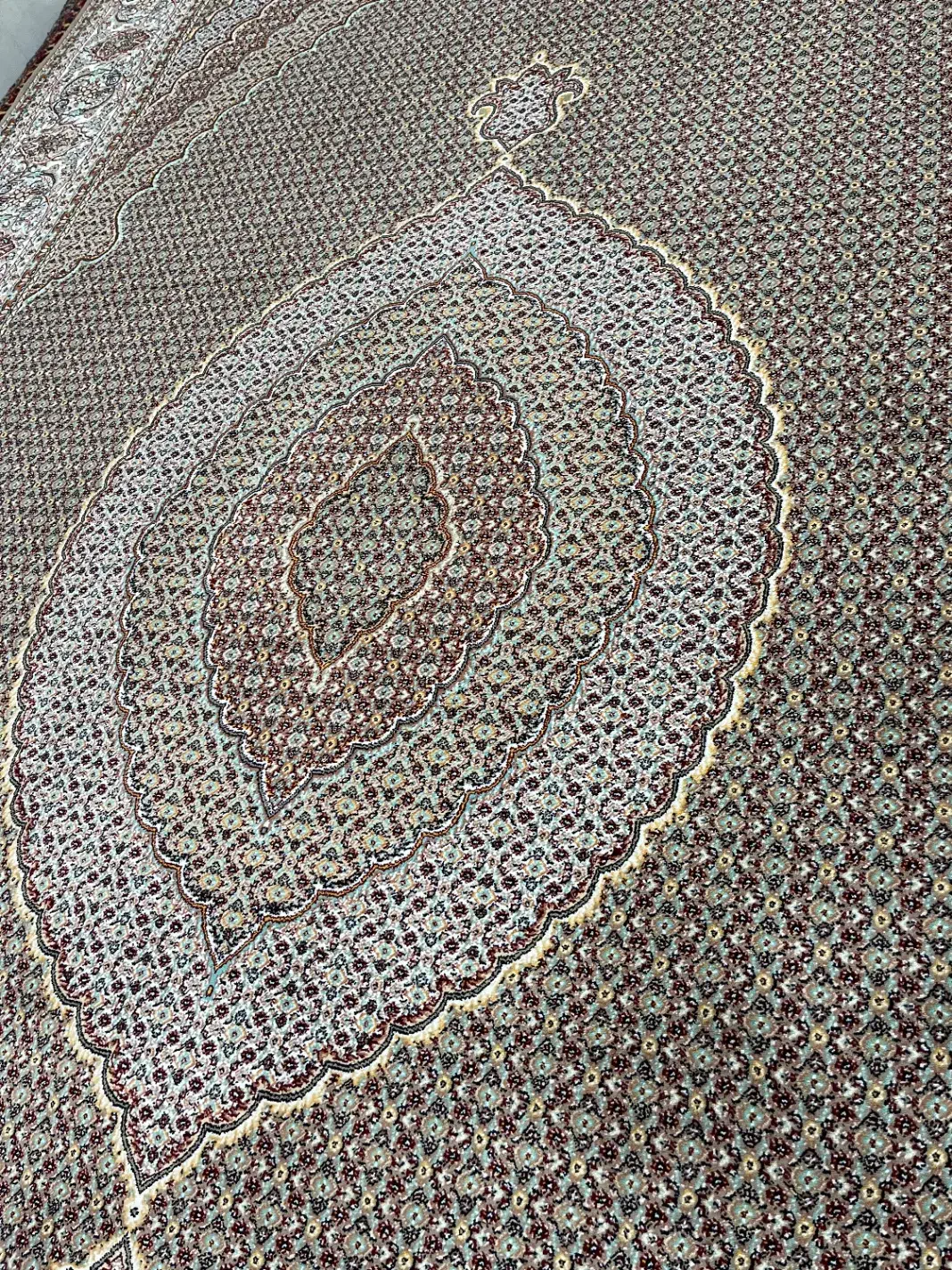 دوجفت فرش ماهی ۷۰۰شانه ۶متری|فرش|خوی, |دیوار