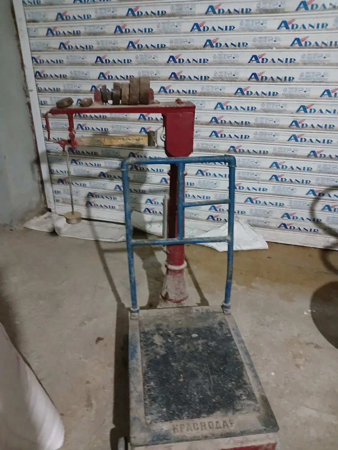 ترازو معمولی همراه با وزنه های مختلف|فروشگاه و مغازه|چمستان, |دیوار