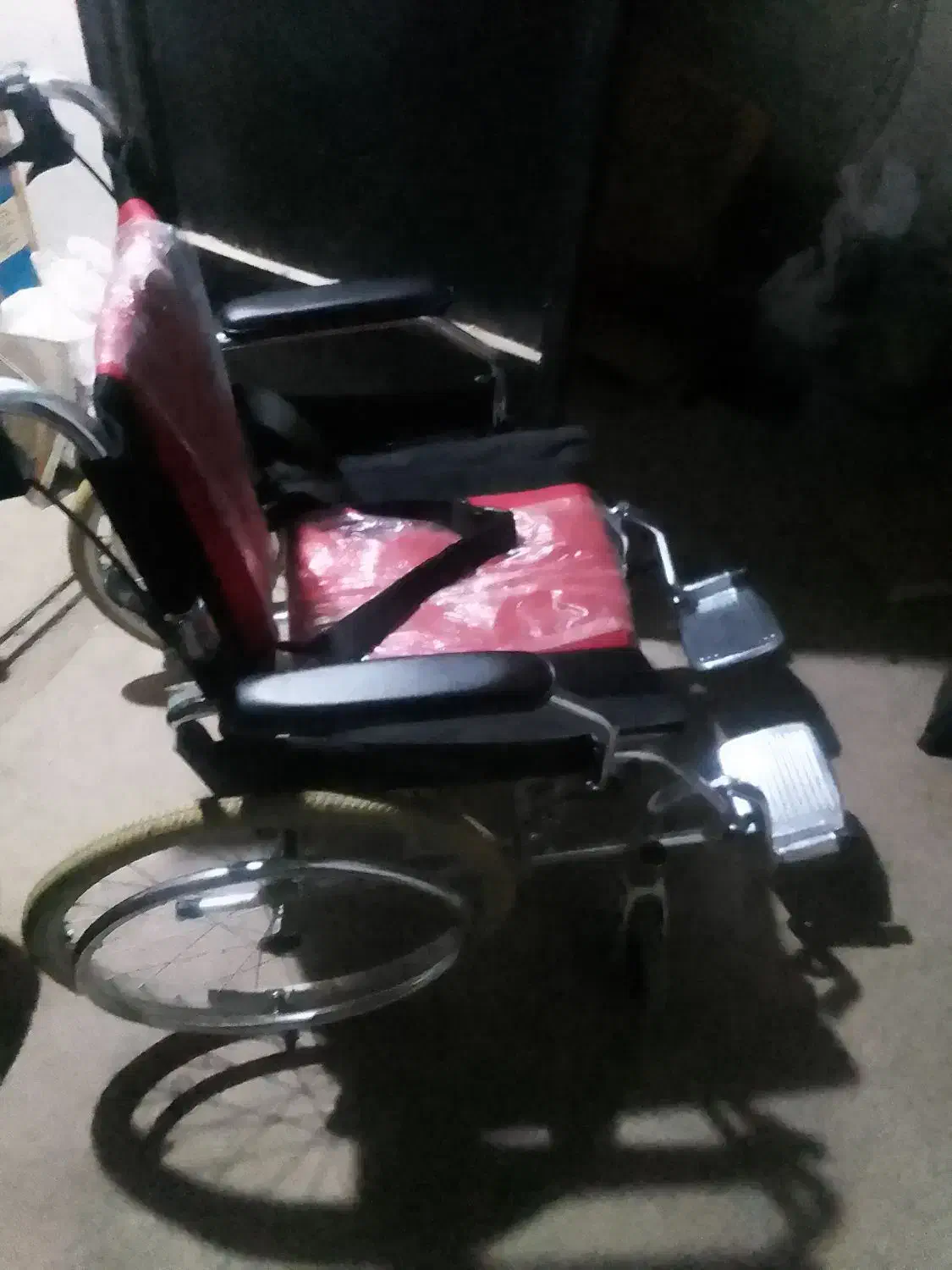 یک عدد ویلچر با وسایل کامل|آرایشی، بهداشتی، درمانی|هشتگرد, شهرک ایران خودرو|دیوار