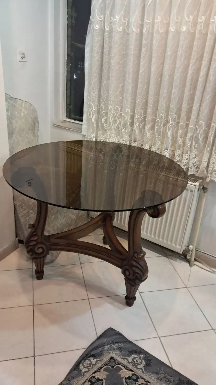 میزنهارخوری شیشهای دودی با قطر ۱۰۴ سانت|میز و صندلی غذاخوری|تهران, باغ فیض|دیوار