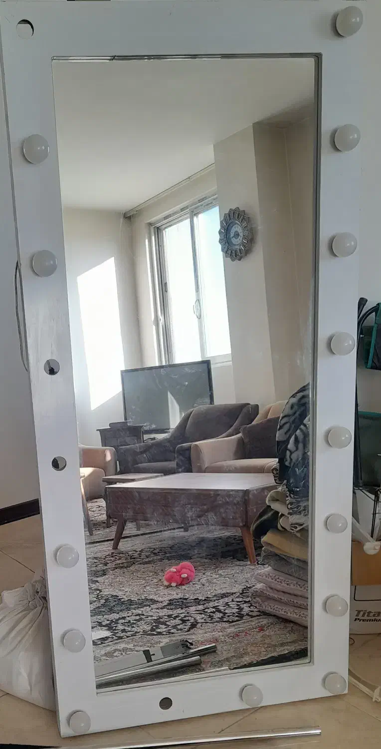 آینه قدی|آینه|شاهین‌شهر, شهرک هشت بهشت|دیوار