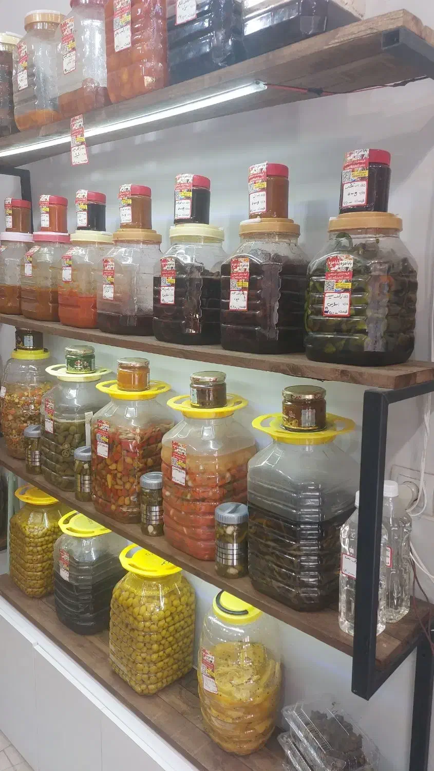 واگذاری مغازه مارکت|اجارهٔ مغازه و غرفه|قروه, |دیوار