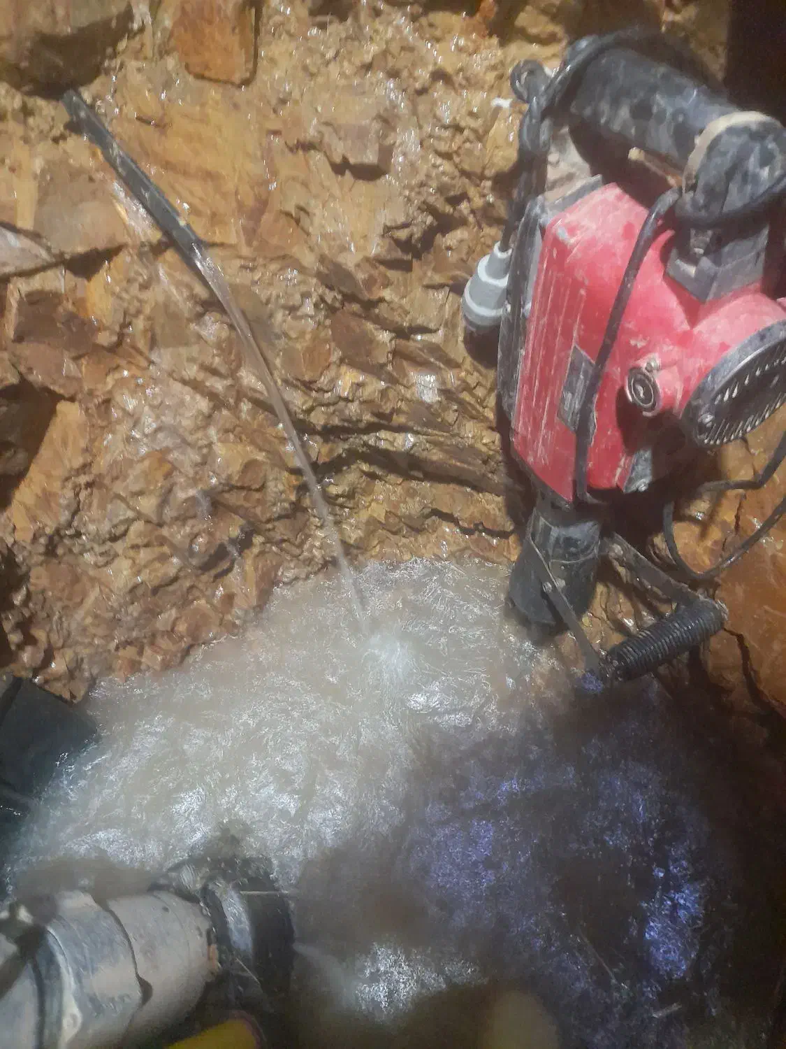 کندن چاه سلیمان ئاواره|خدمات پیشه و مهارت|سقز, |دیوار