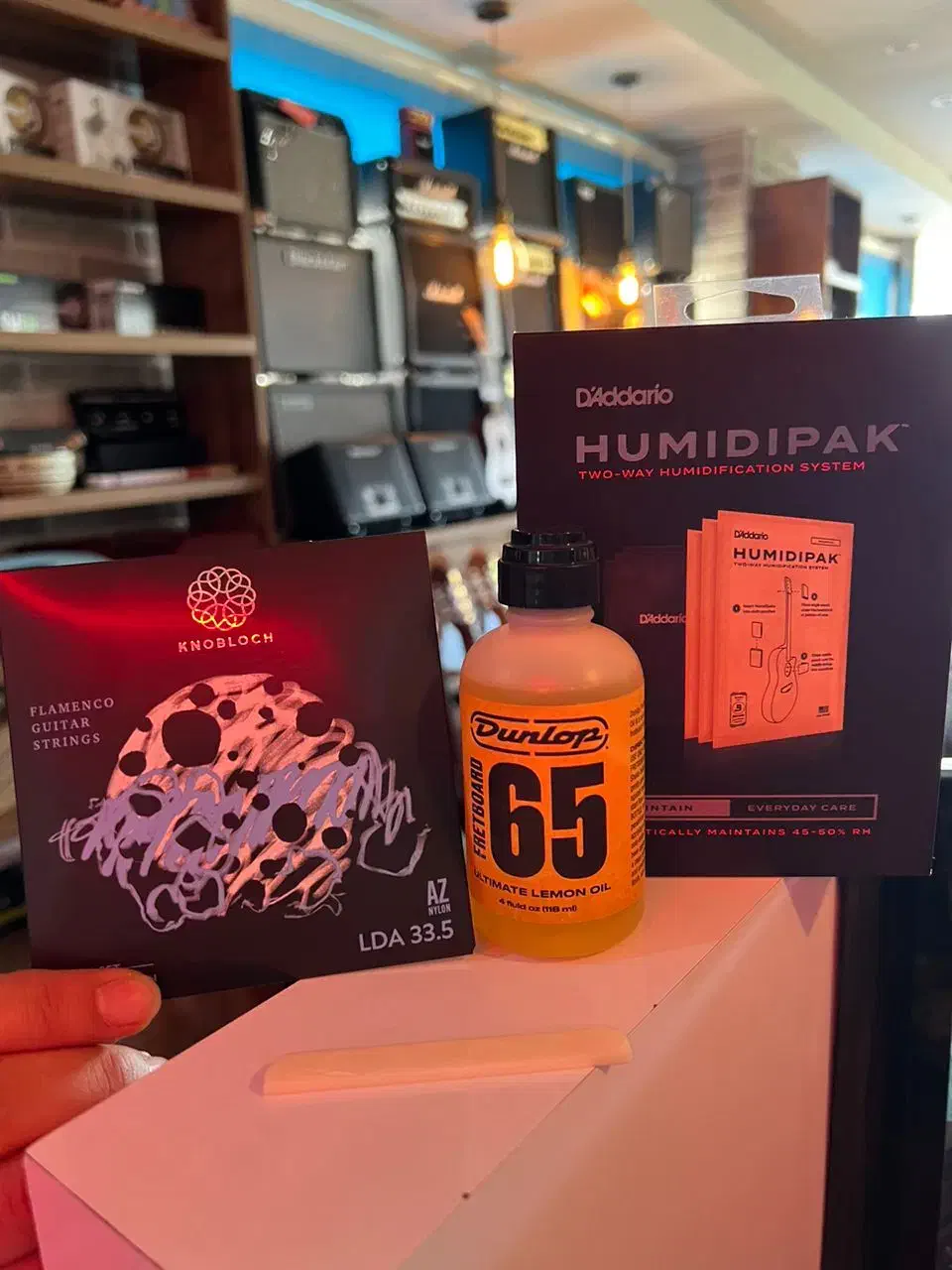 خدمات حرفه ای تعویض سیم وسرویس انواع گیتار در محل|گیتار، بیس، امپلیفایر|اصفهان, باغ زرشک|دیوار