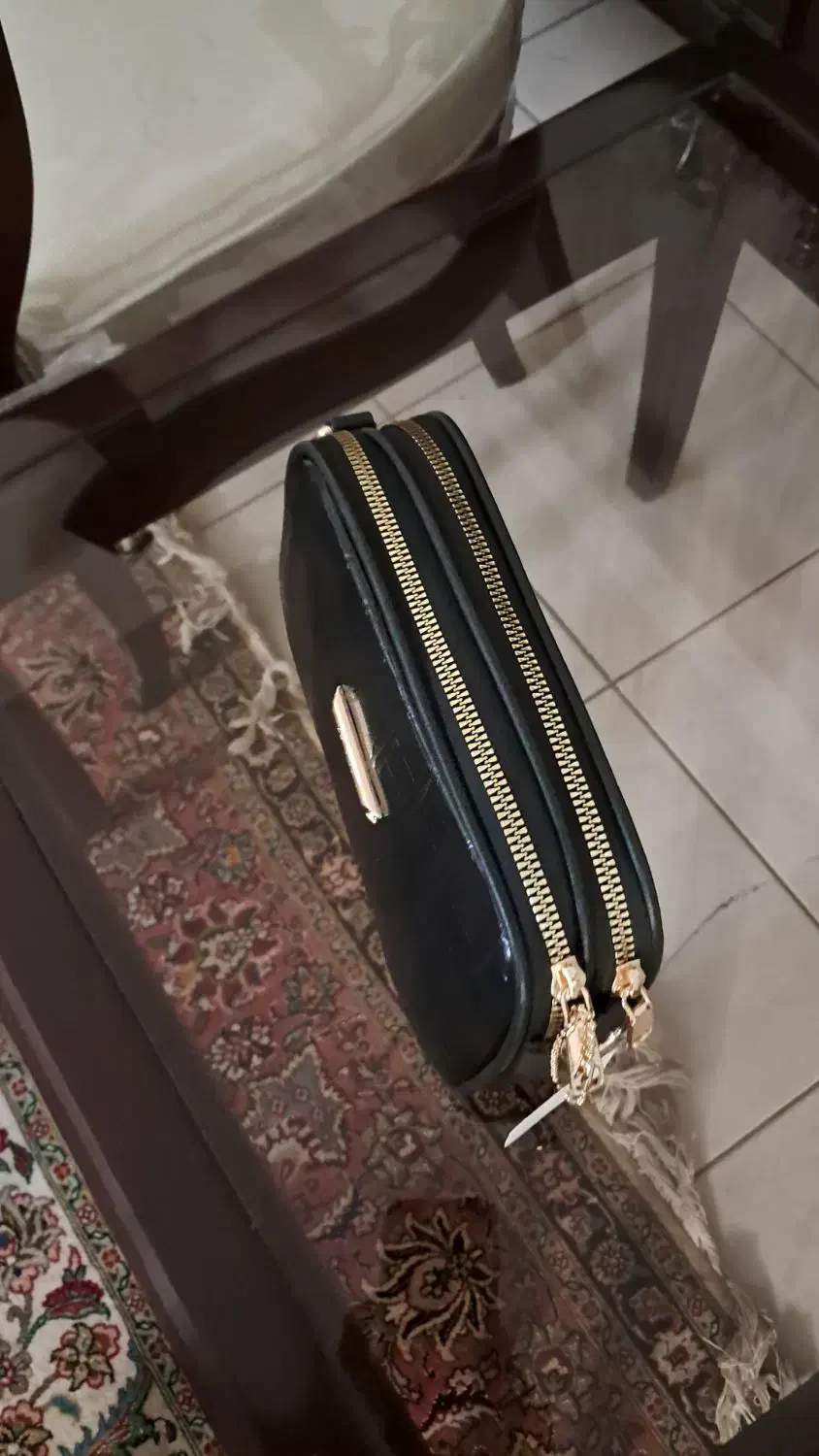 کیف دوشی|کیف، کفش، کمربند|هشتگرد, فاز ۱ مهستان|دیوار