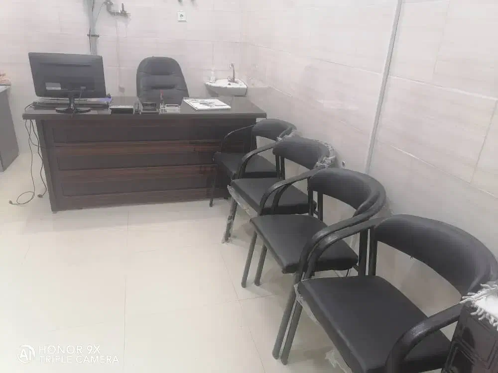 ۴عدد صندلی اداری و میز ،صندلی مدیریت|مبلمان اداری|هشتگرد, شهرک گلها|دیوار