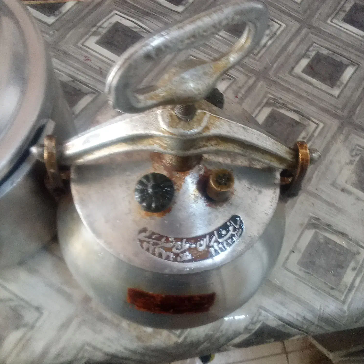 زودپز|ظروف پخت‌وپز|فولادشهر, B8|دیوار