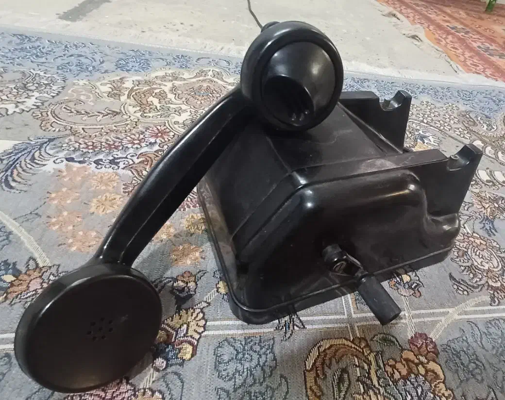 تلفن هندلی خیلی قدیمی|کلکسیون اشیاء عتیقه|هشتگرد, شهرک بعثت|دیوار