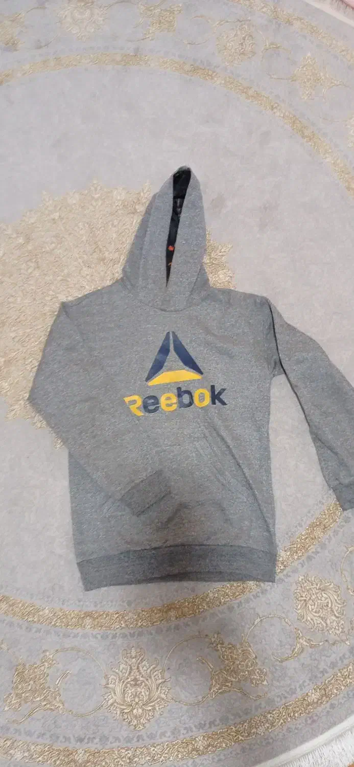 هودی|لباس|حمیدیا, |دیوار