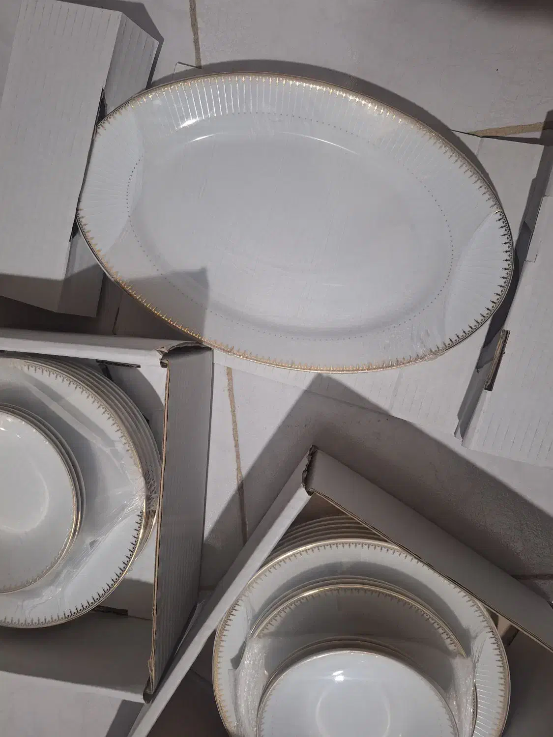 سرویس چینی زرین ۶ نفره|ظروف سرو و پذیرایی|فولادشهر, C1|دیوار