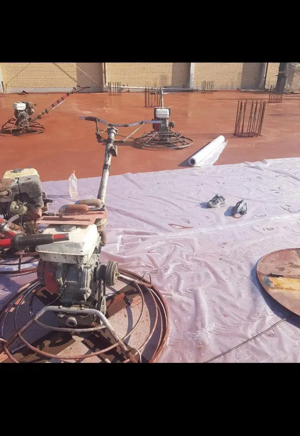 بتن ریزی  سقف سوله محوطه با دستگاه ماله پروانه ای|خدمات پیشه و مهارت|تهران, سعادت‌آباد|دیوار