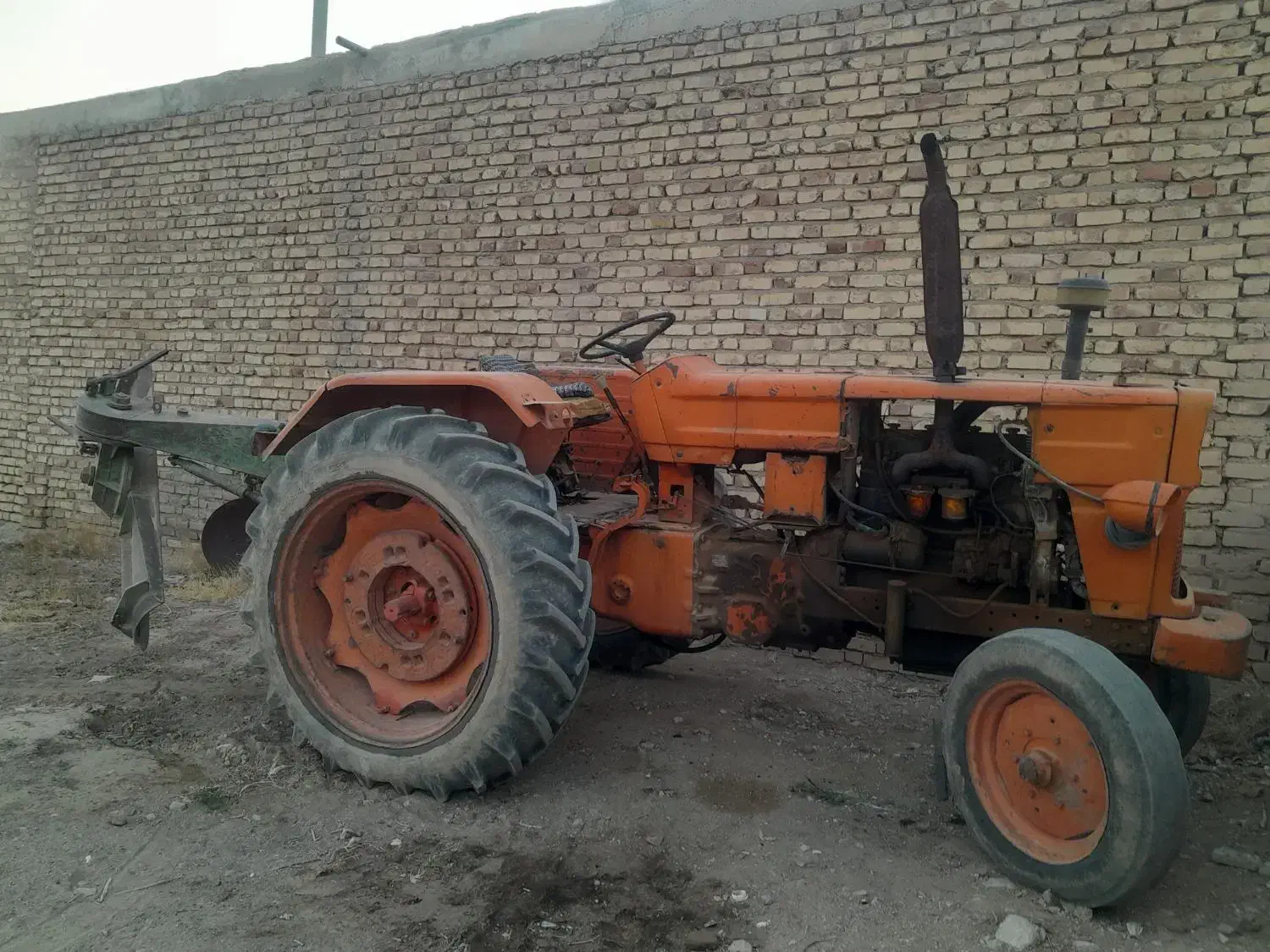 تراکتور|خودرو سنگین|نی‌ریز, |دیوار