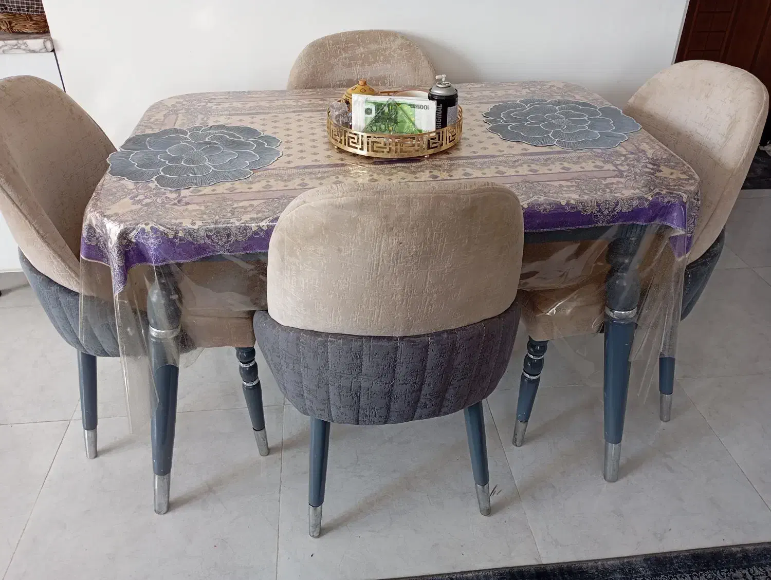 میز ناهار خوری و مبل سه نفره با میز عسلی|میز و صندلی غذاخوری|قم, پردیسان|دیوار