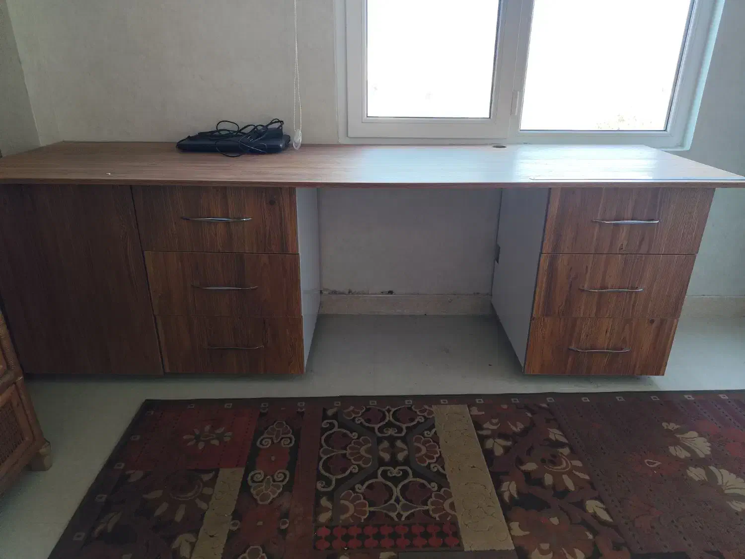 میز کار و کامپیوتر|میز تحریر و کامپیوتر|چمستان, |دیوار