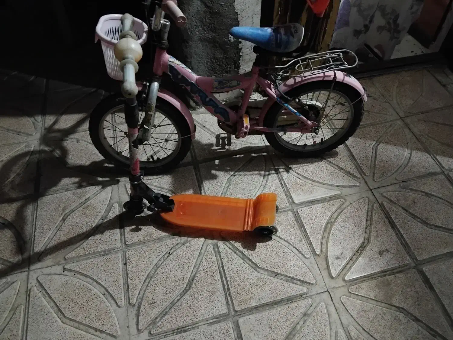 یک عدد دوچرخه دخترانه و اسکوتر|دوچرخه، اسکیت، اسکوتر|خوی, |دیوار