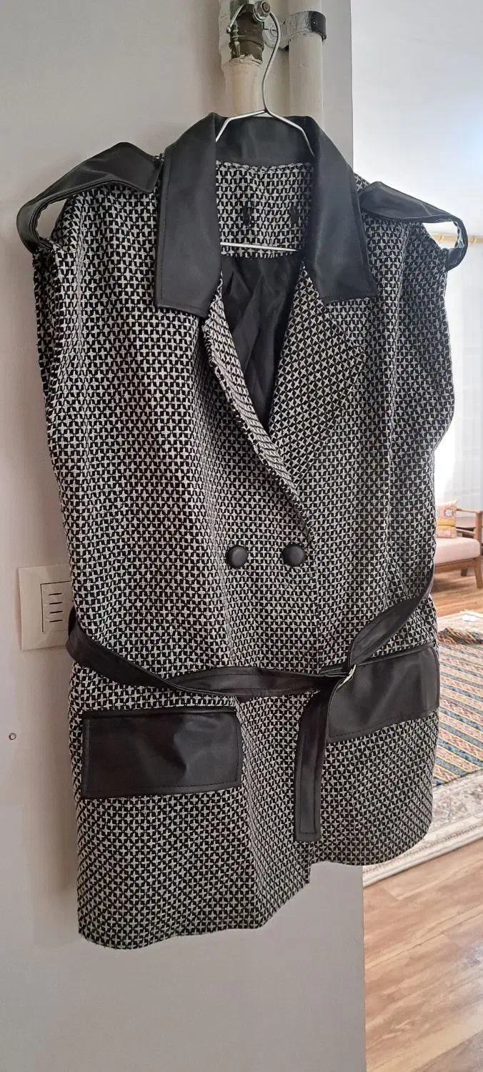 وست یا پالتو زمستونه|لباس|بروجن, |دیوار