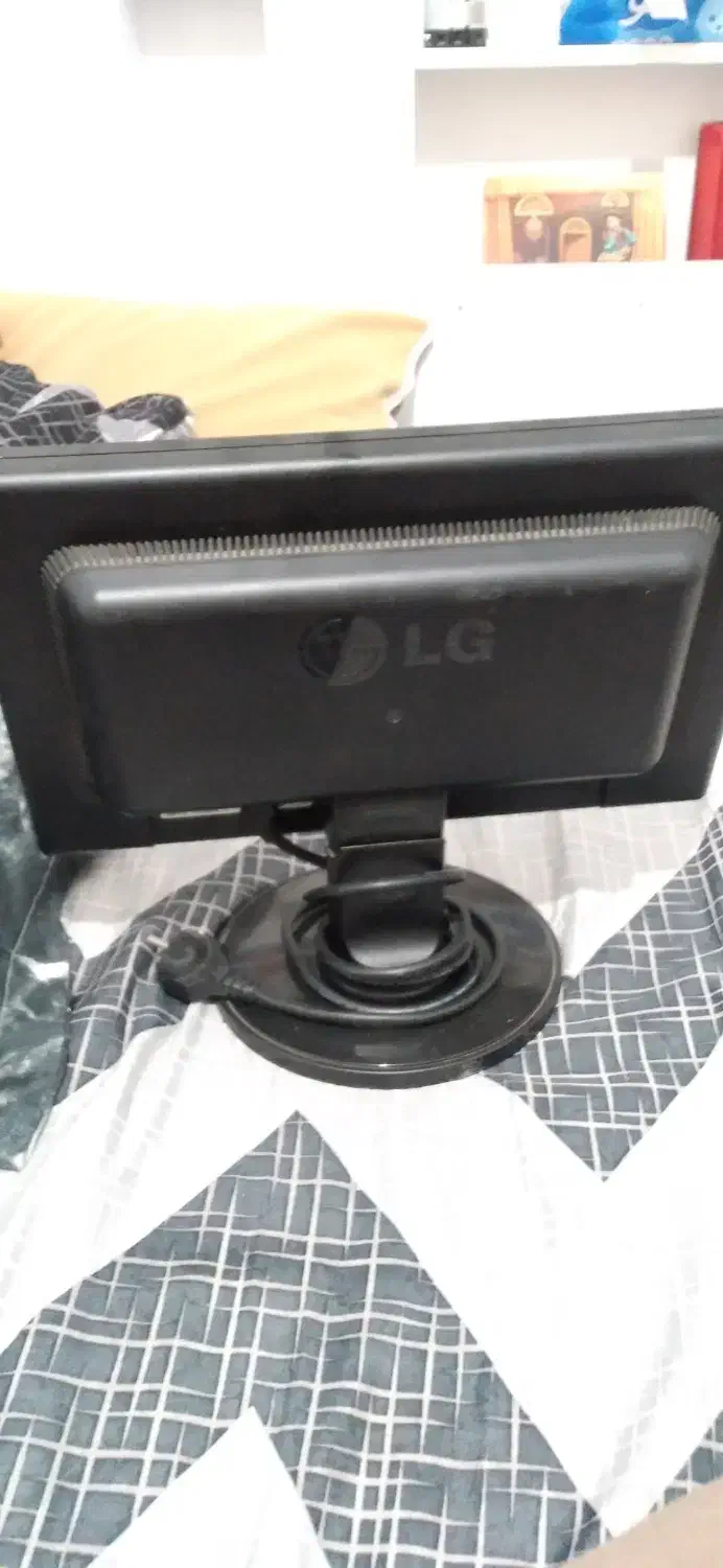 دو عدد مانیتور سامسونگ و الجی|رایانه رومیزی|چالوس, |دیوار