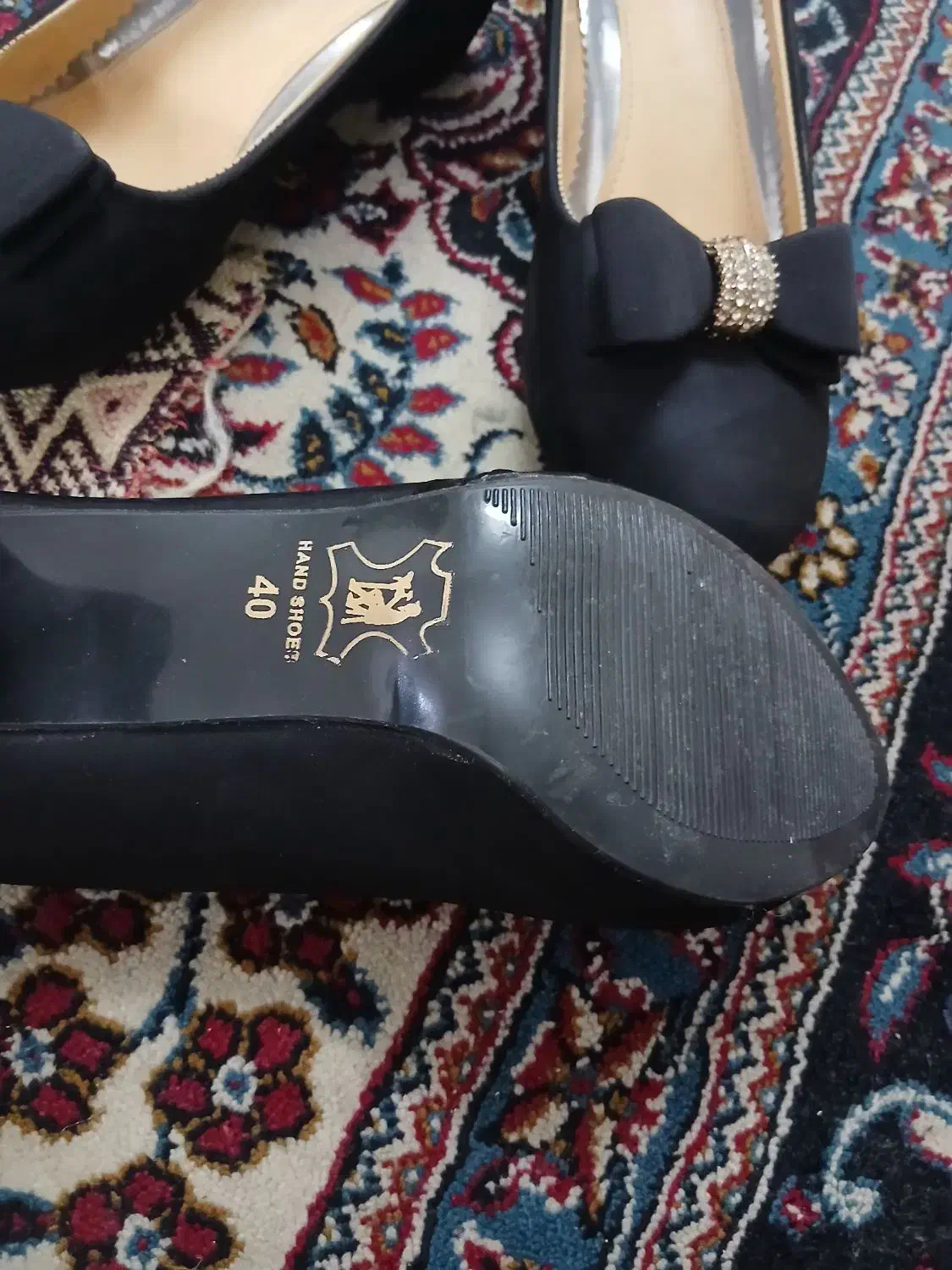 کفش مجلس|کیف، کفش، کمربند|رشت, پاره بیجار|دیوار