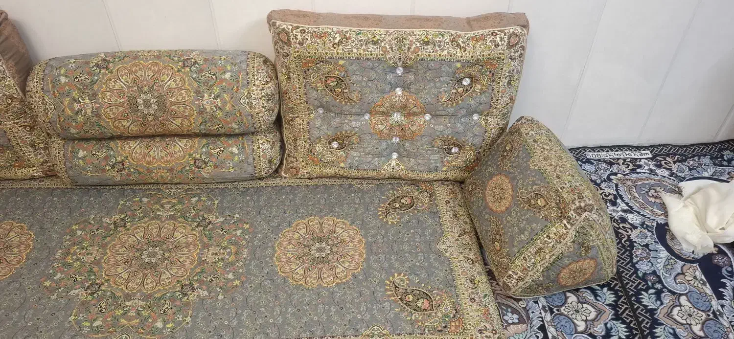 شاه نشین|پشتی|نسیم‌شهر, |دیوار