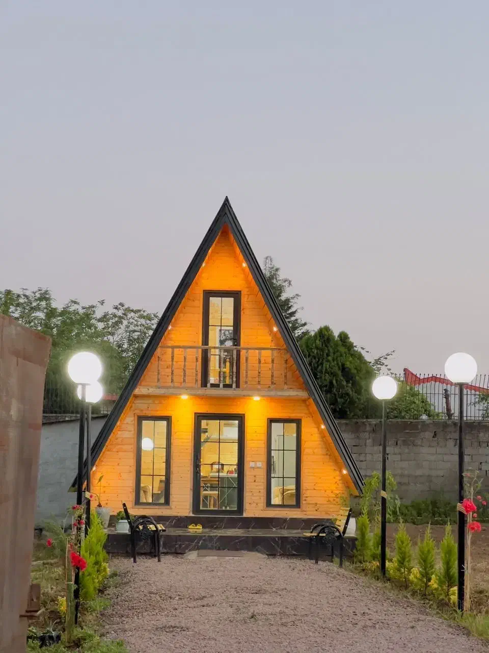 کلبه سوئیسی تک خواب|اجارهٔ کوتاهمدت ویلا و باغ|شفت, |دیوار