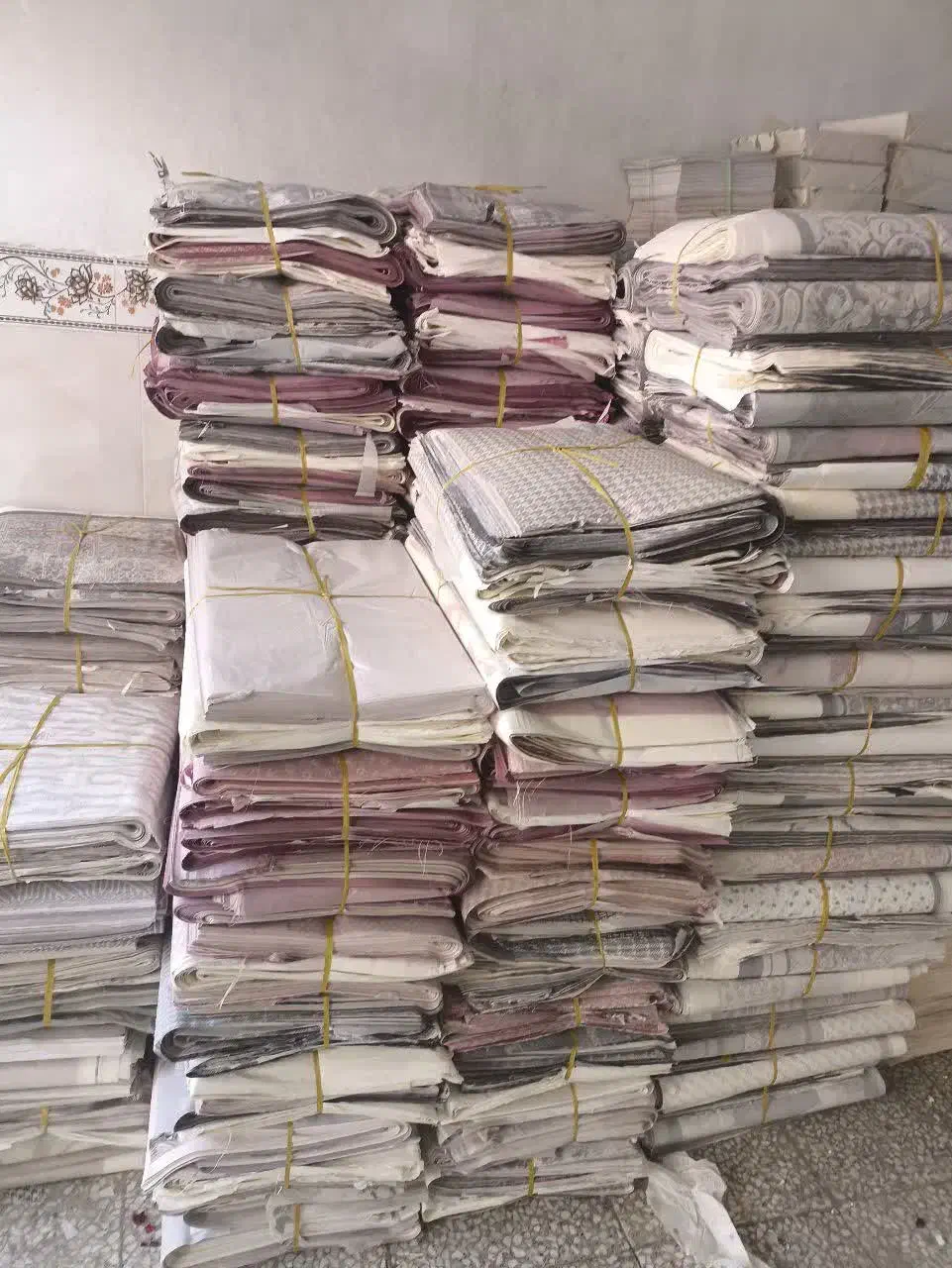 روزنامه باطله کاملآ نو می باشد|عمده‌فروشی|قم, چهل درخت‎|دیوار