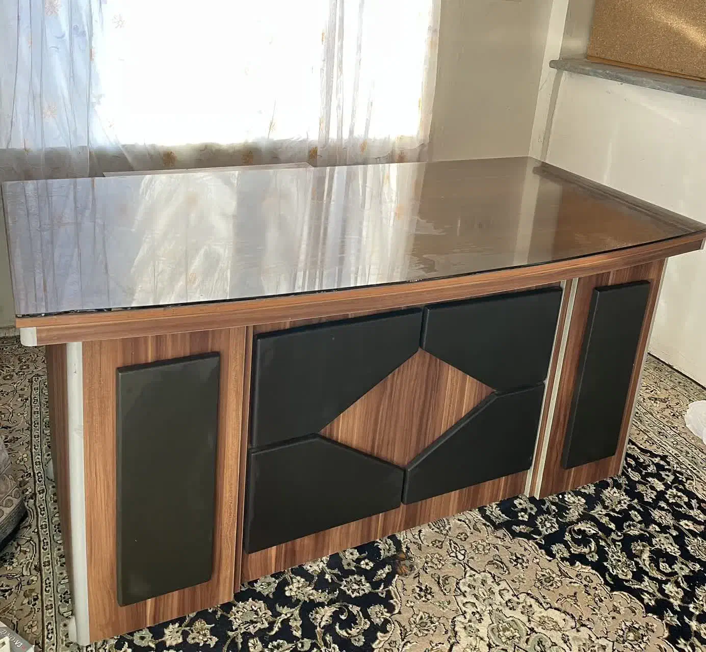 فروش میز و صندلی اداری و کشو سه طبقه|دفتر کار|شیرگاه, |دیوار