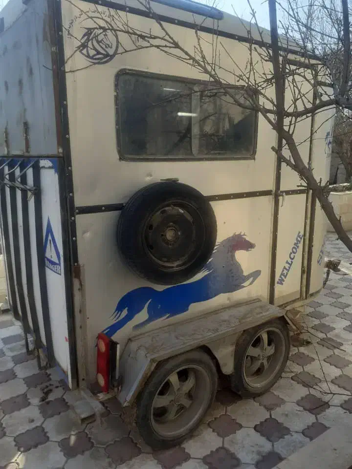 اسبکش|اسب و تجهیزات اسبسواری|برخوار, |دیوار