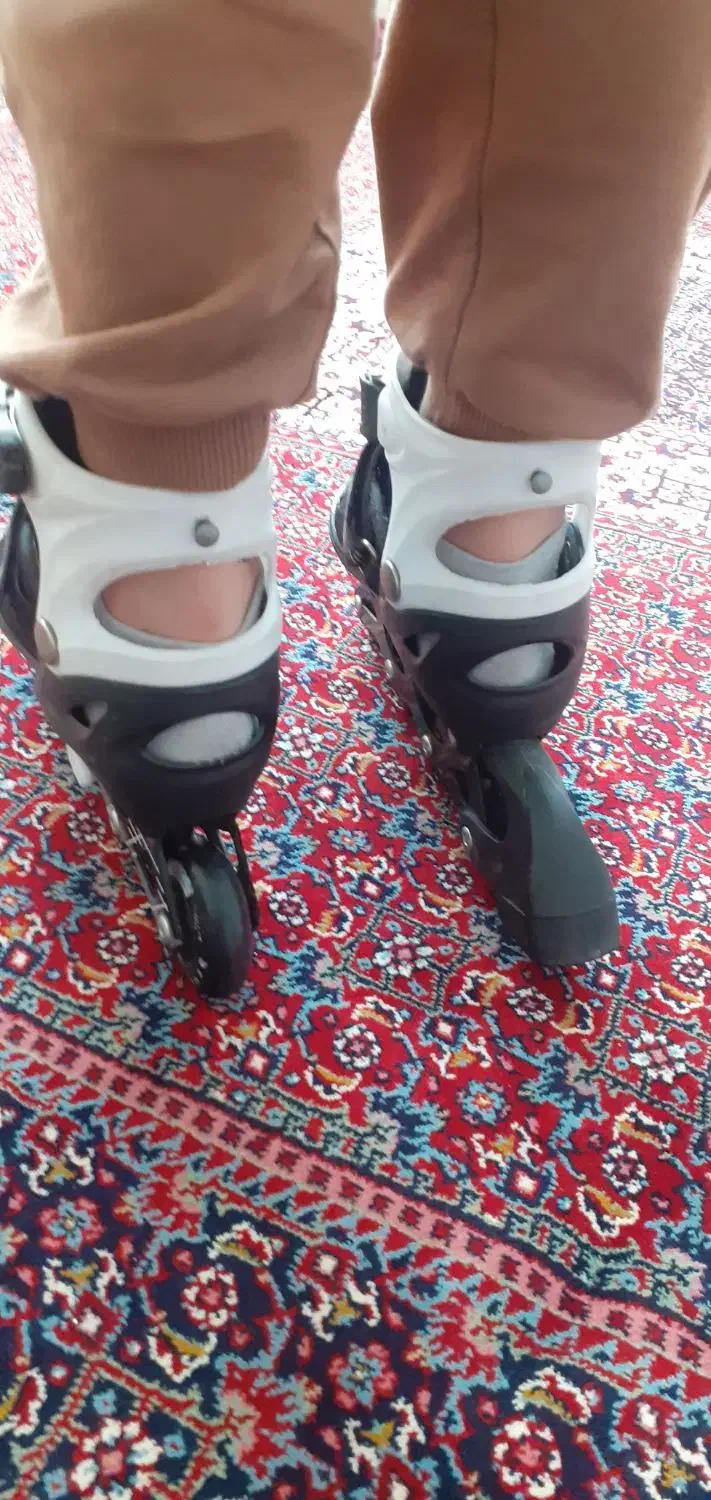 اسکیت سایز ۳۰ تا ۳۳ میخوره|دوچرخه، اسکیت، اسکوتر|کرج, شهرک سهرابیه|دیوار