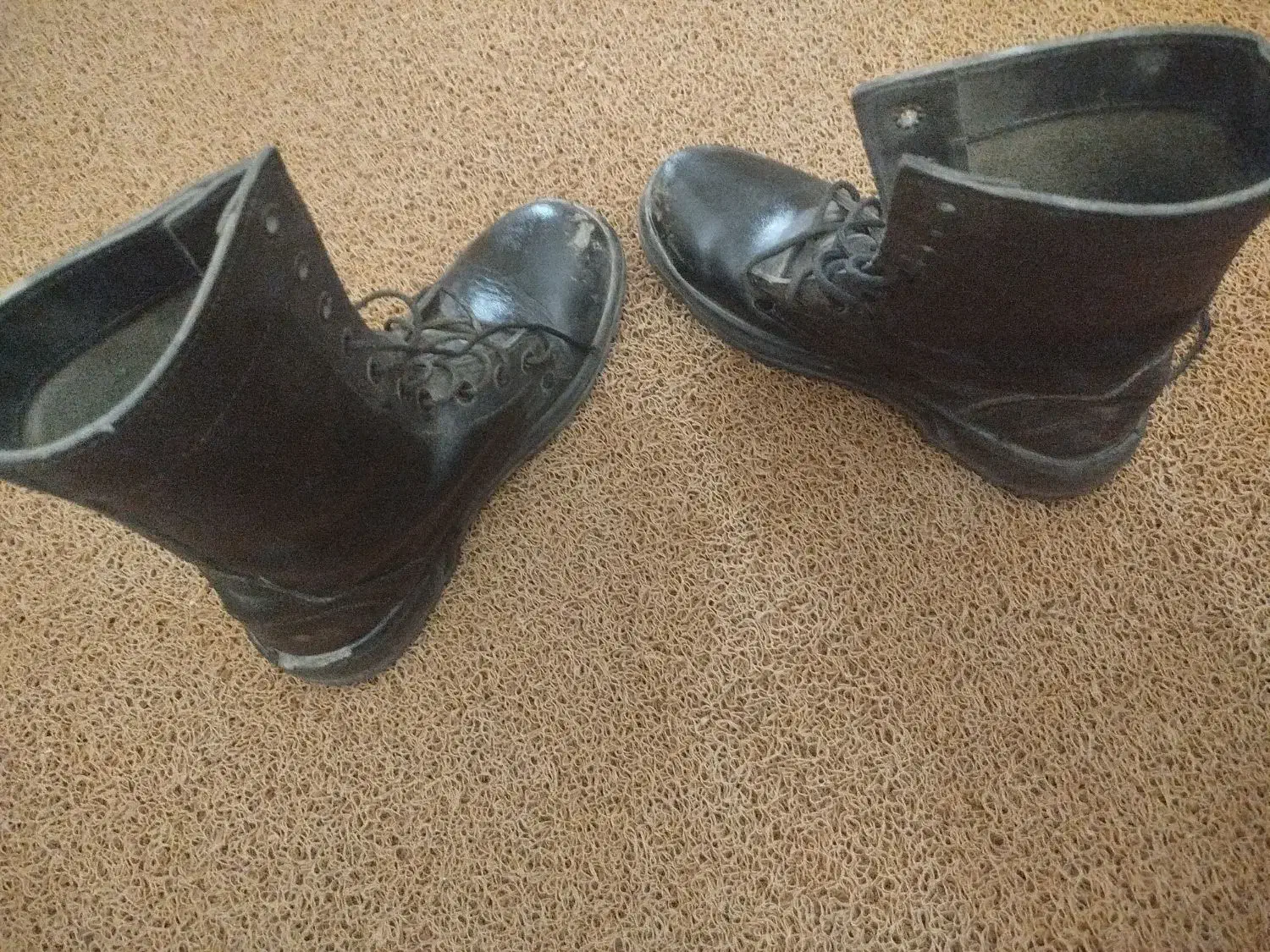 پوتین|کیف، کفش، کمربند|زرند, |دیوار