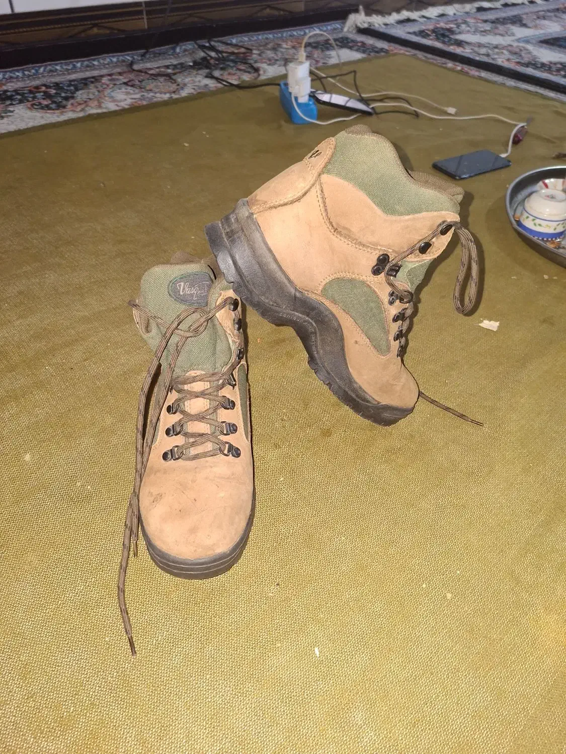 کفش کوهنوردی|کیف، کفش، کمربند|اهواز, ملاشیه|دیوار