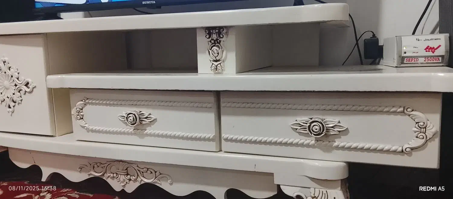 ویترین ومیزتوی در حد نه سالم|بوفه، ویترین، کنسول|زرگرشهر, |دیوار