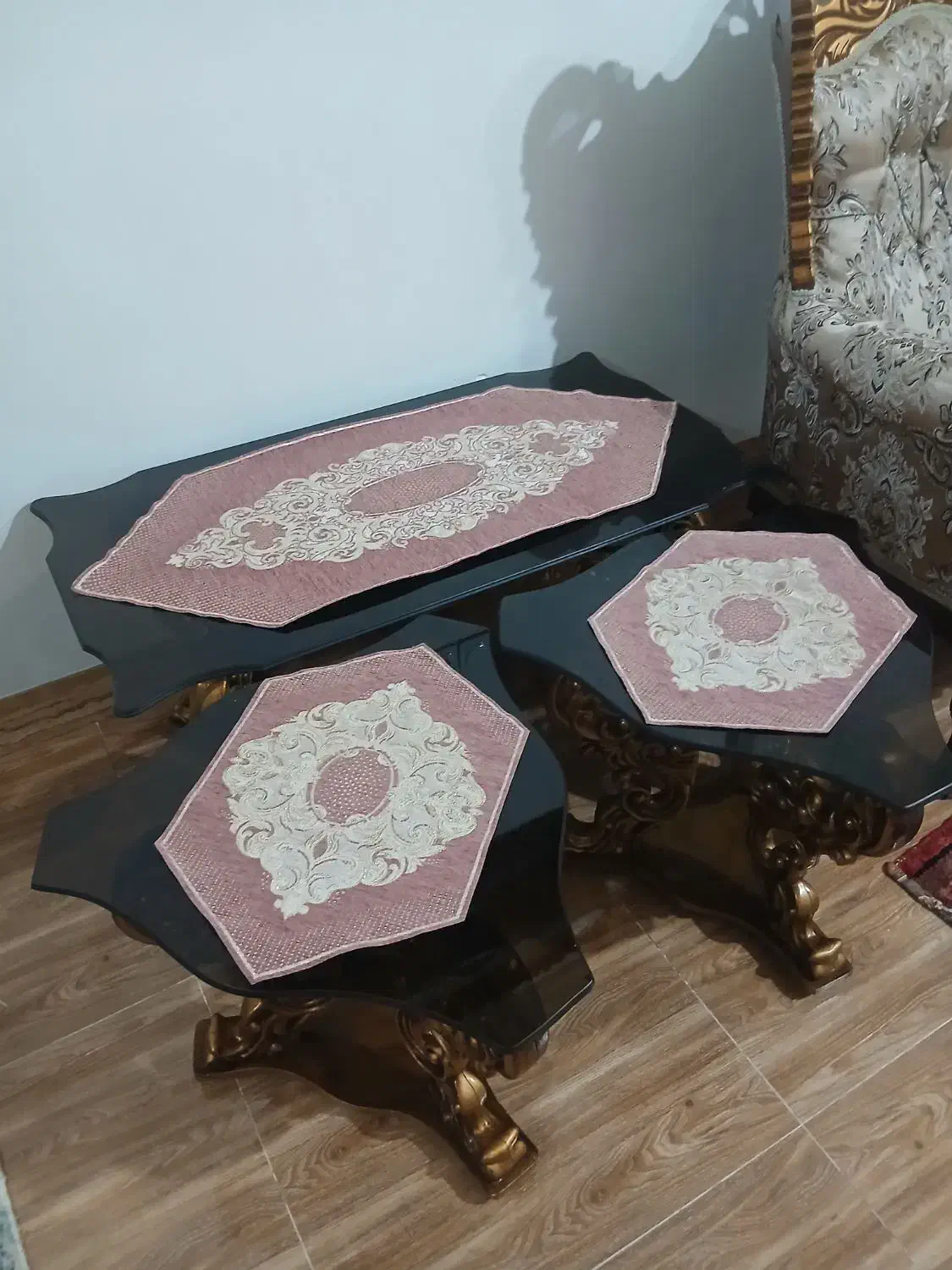 مبل سلطنتی|مبلمان خانگی و میز عسلی|سجاس رود, |دیوار