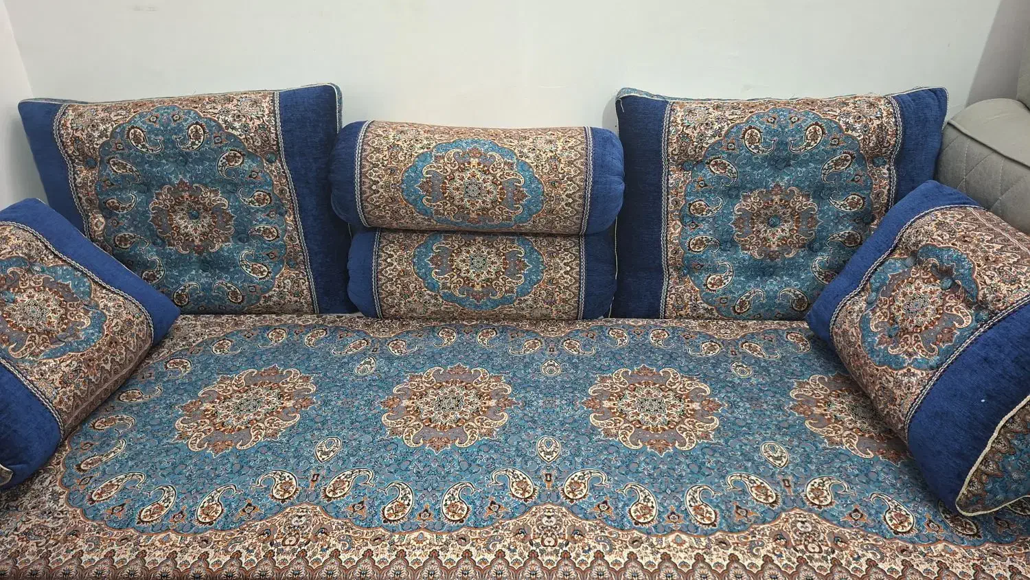 شاه نشین|پشتی|بیرجند, |دیوار