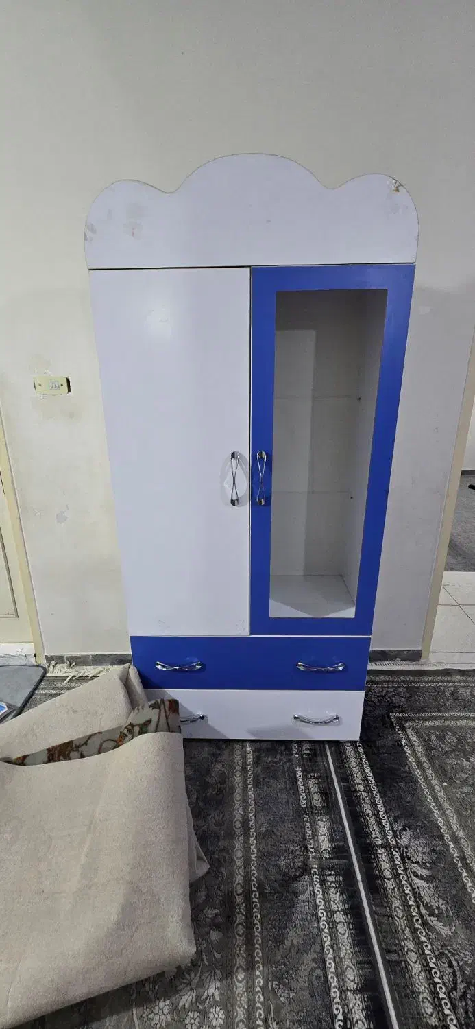 فرش۴متری و کمد سالم|فرش|شهریار, شهرک عباس پور|دیوار