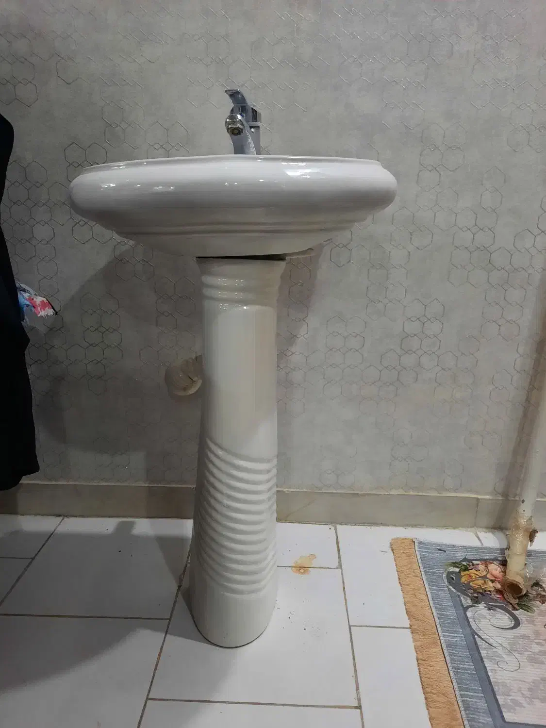 روشویی سرویس بهداشتی و آینه سرویس بهداشتی|لوازم سرویس بهداشتی|ملایر, |دیوار