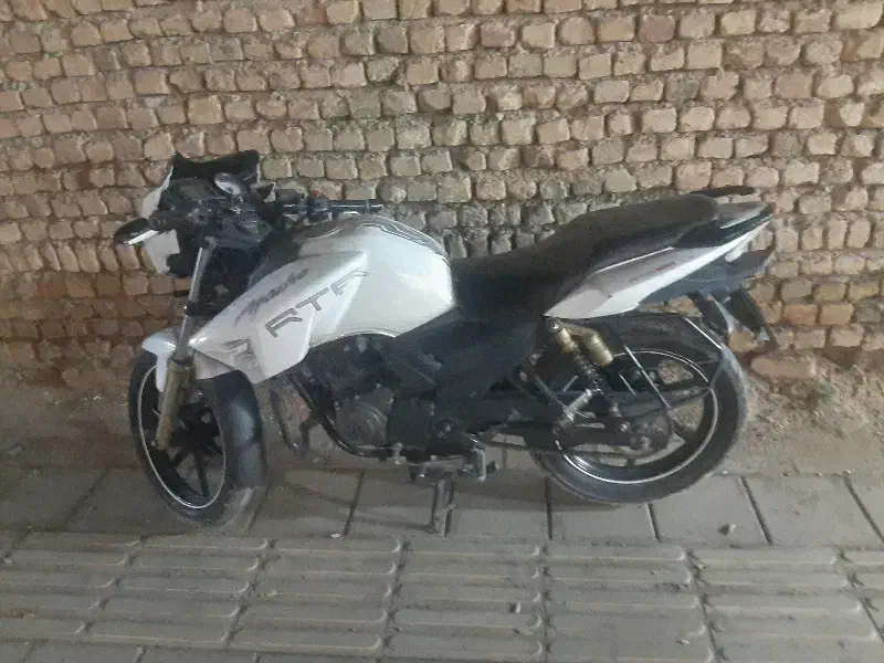 موتور آپاچی ۱۸۰۰ بسیار سالم|موتورسیکلت|زرندیه, |دیوار