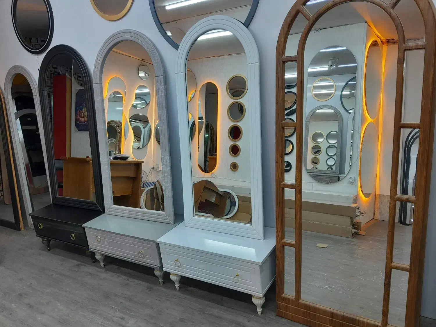 آینه گنبدی/ آینه گرد/آینه دفرمه/ بک لایت/ ملک شهر|آینه|اصفهان, ملک‌شهر|دیوار