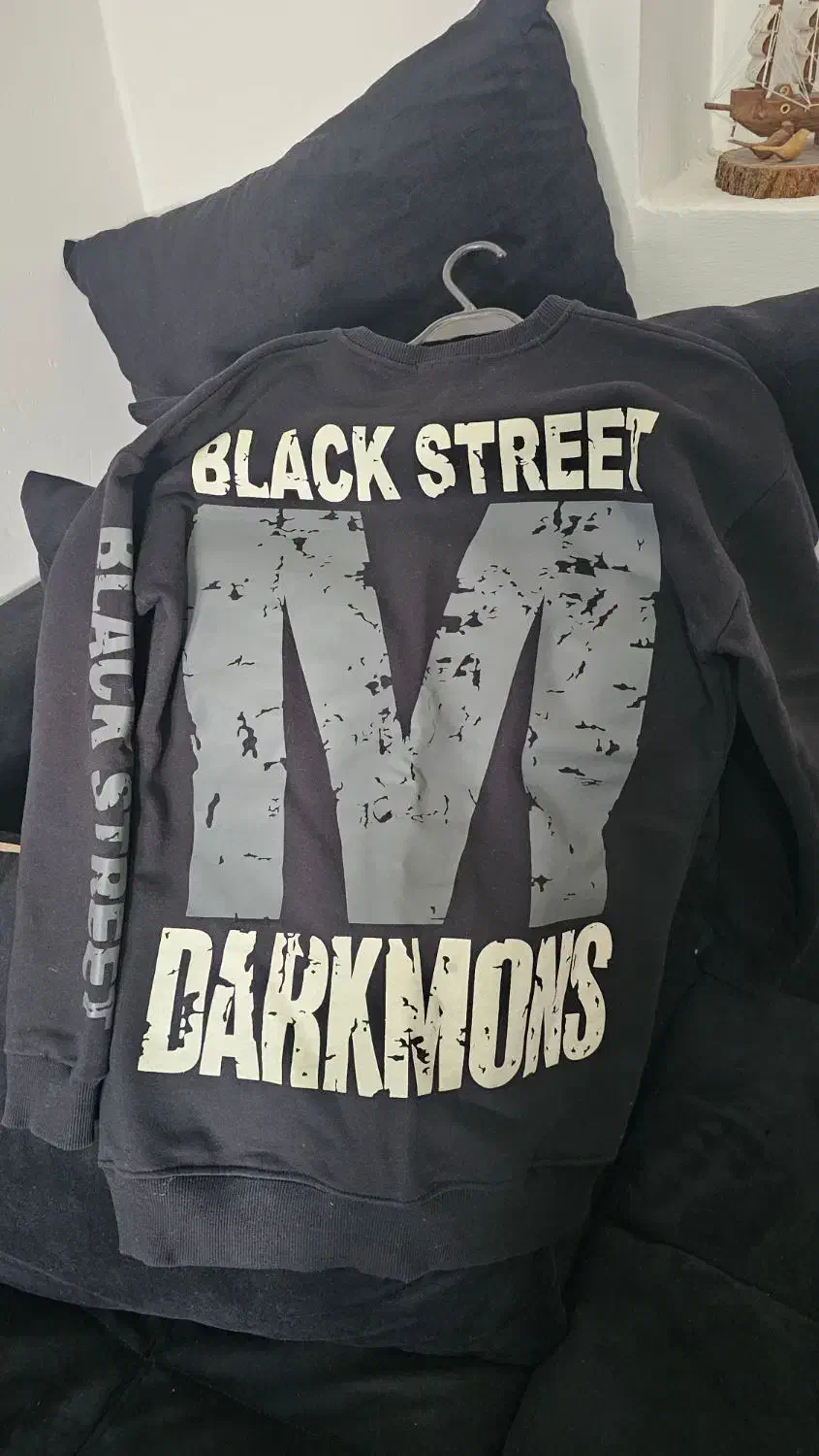 تعدادی دورس و هودی نو و درحد نو|لباس|اصفهان, گورتان|دیوار