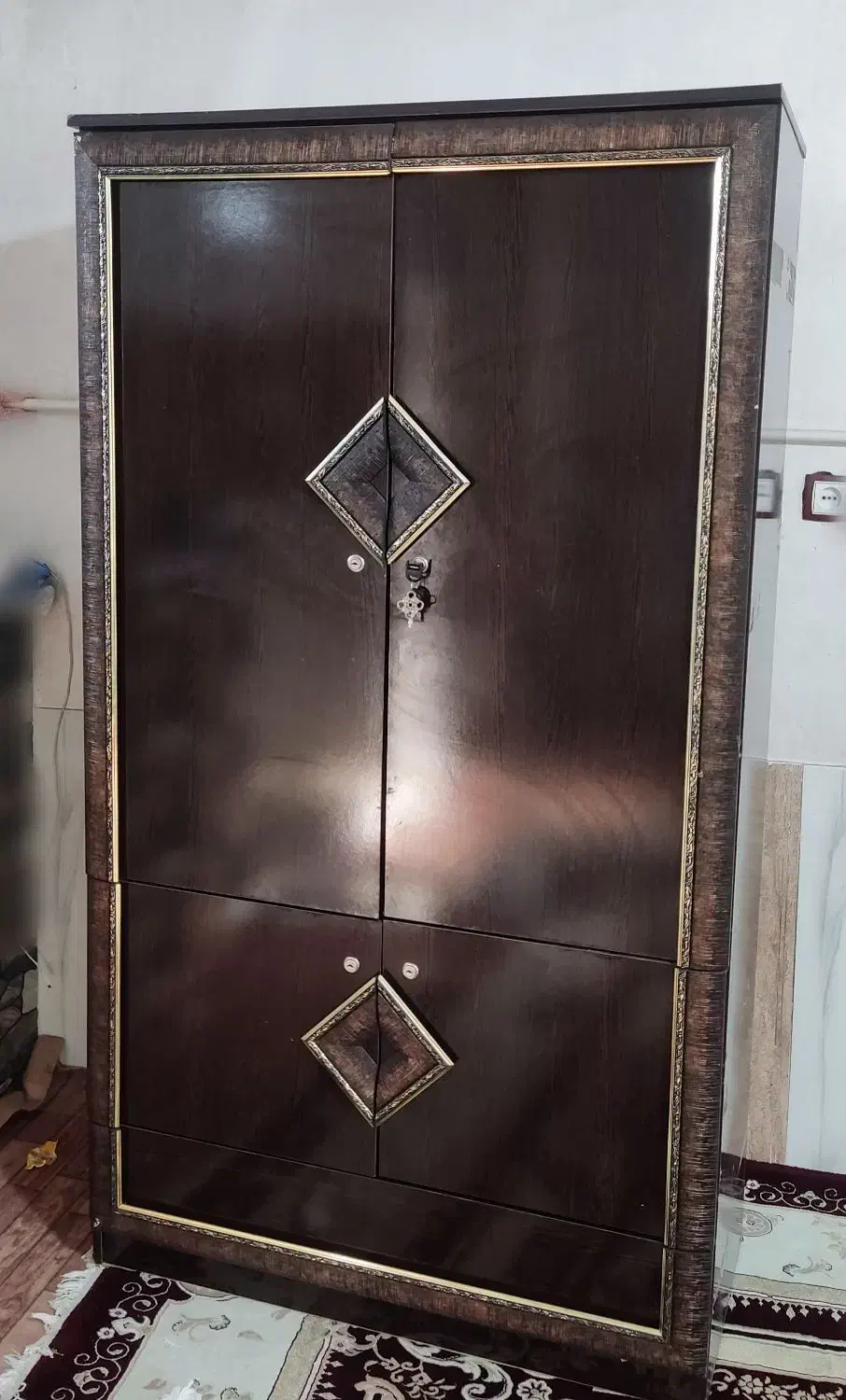 کمد|جاکفشی، کمد، دراور|شیراز, کوشک میدان|دیوار