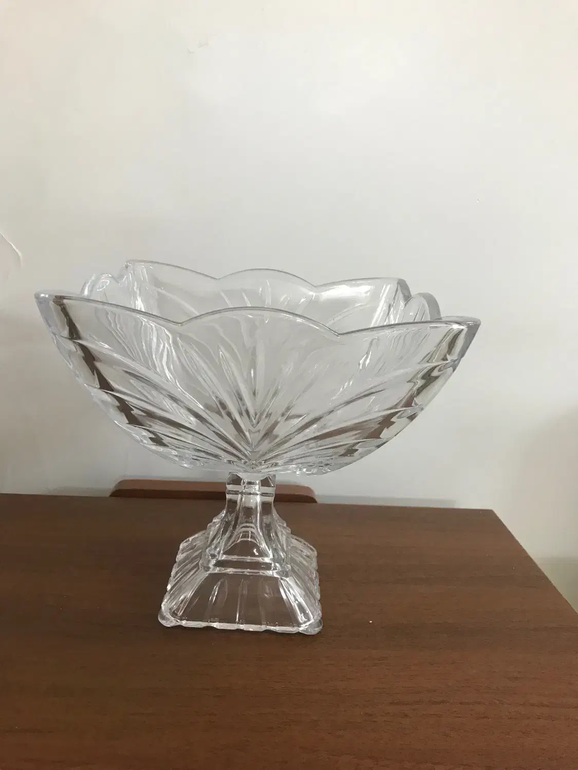 ۱عدد ظرف بزرگ آجیل سالم بدون لب پریدگی|ظروف سرو و پذیرایی|ساوه, |دیوار