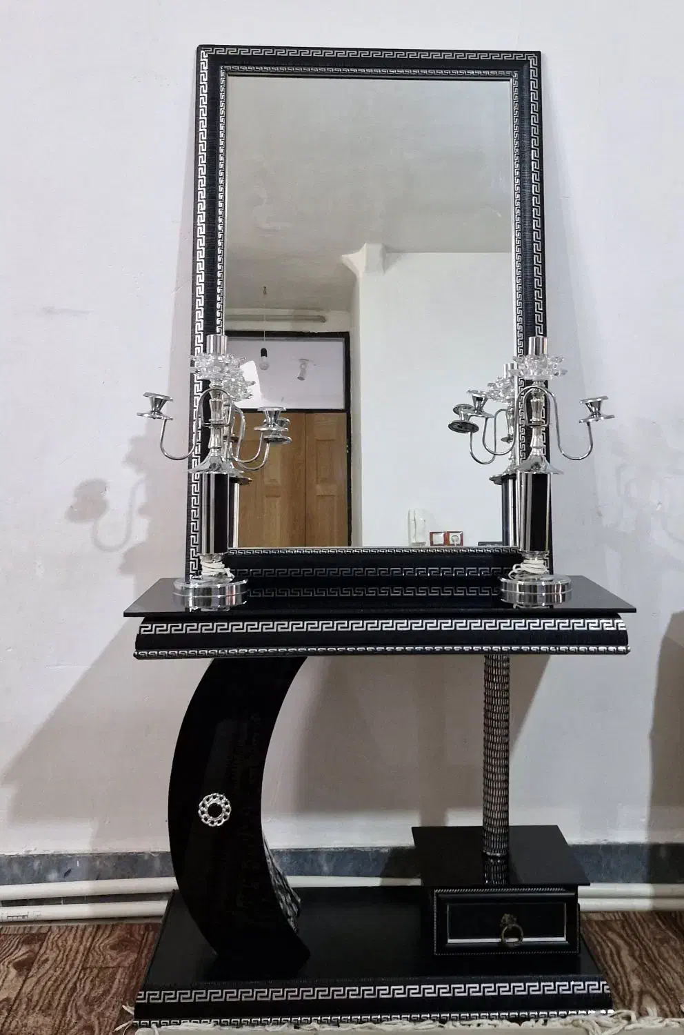 اینه وشمعدان|بوفه، ویترین، کنسول|قیدار, |دیوار