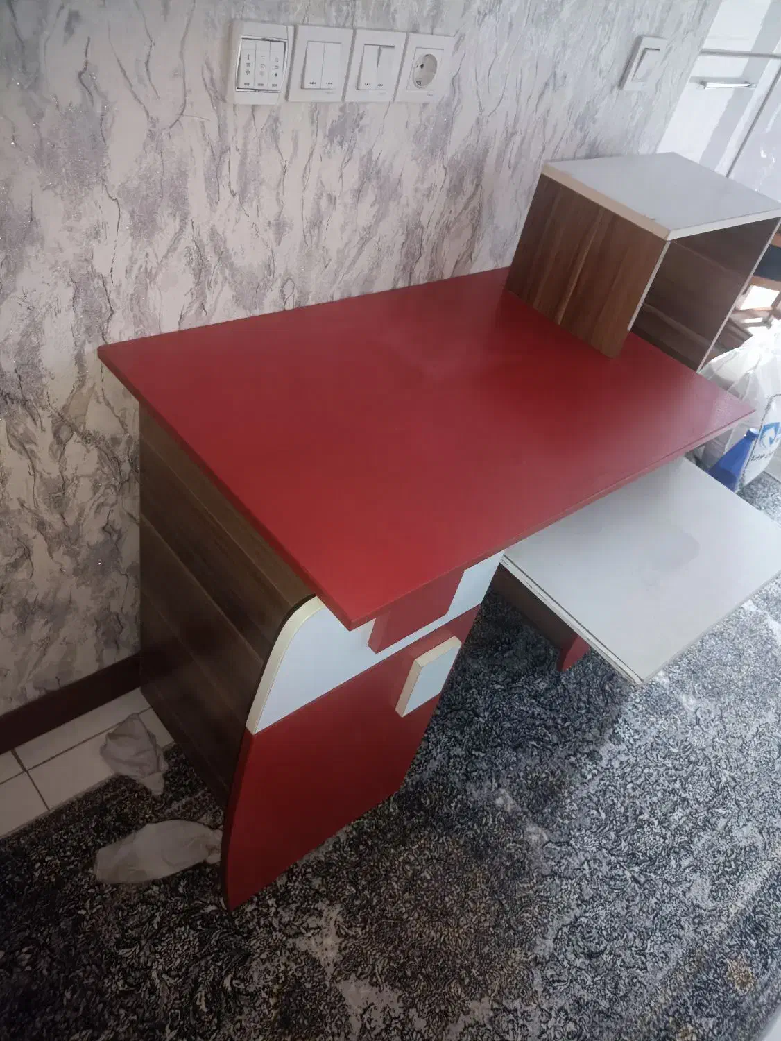 میز کامپیوتر در حد نو|میز تحریر و کامپیوتر|مشکیندشت, |دیوار