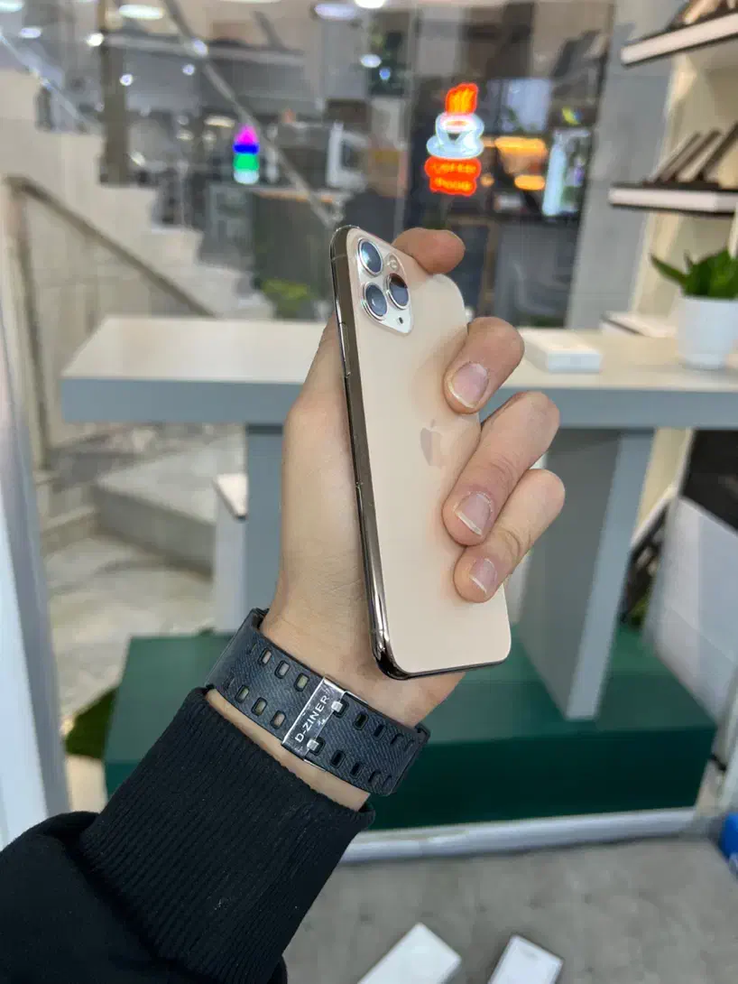 11pro(256)|موبایل|اصفهان, جلفا|دیوار