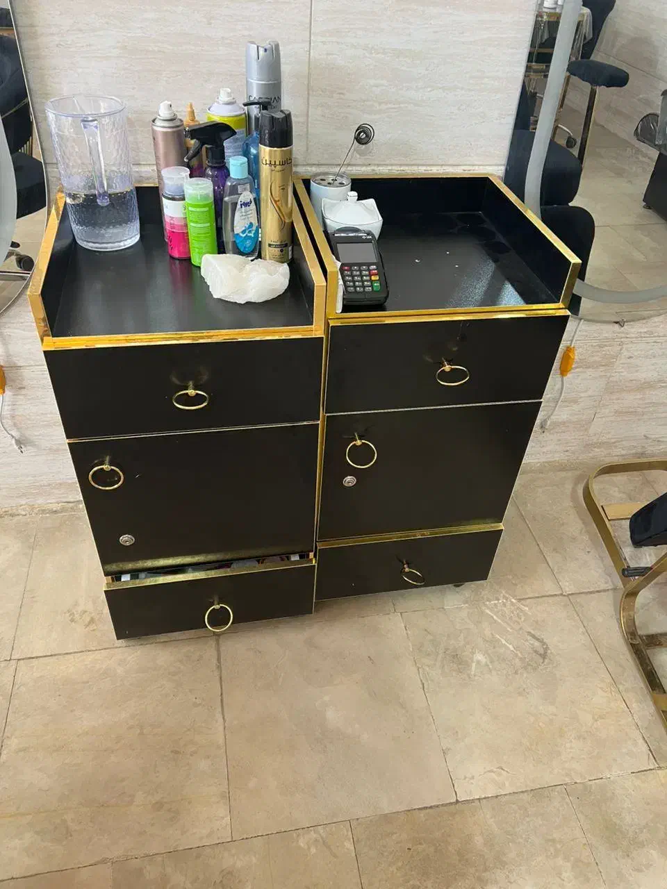 وسایل آرایشگاهی|مبلمان خانگی و میز عسلی|چهارباغ, |دیوار