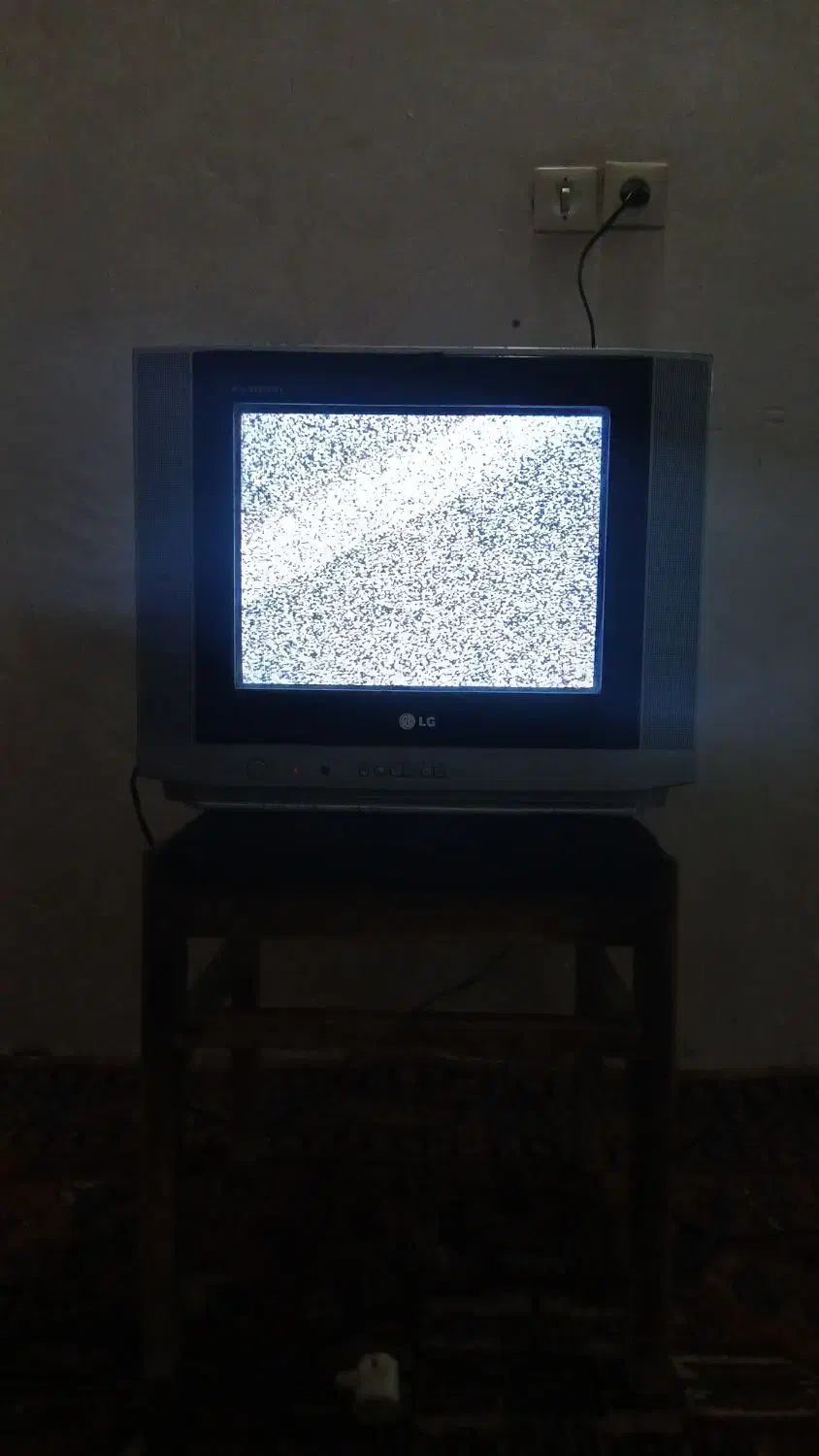 تلویزیون 14 LG|تلویزیون و پروژکتور|قم, شهر قائم|دیوار