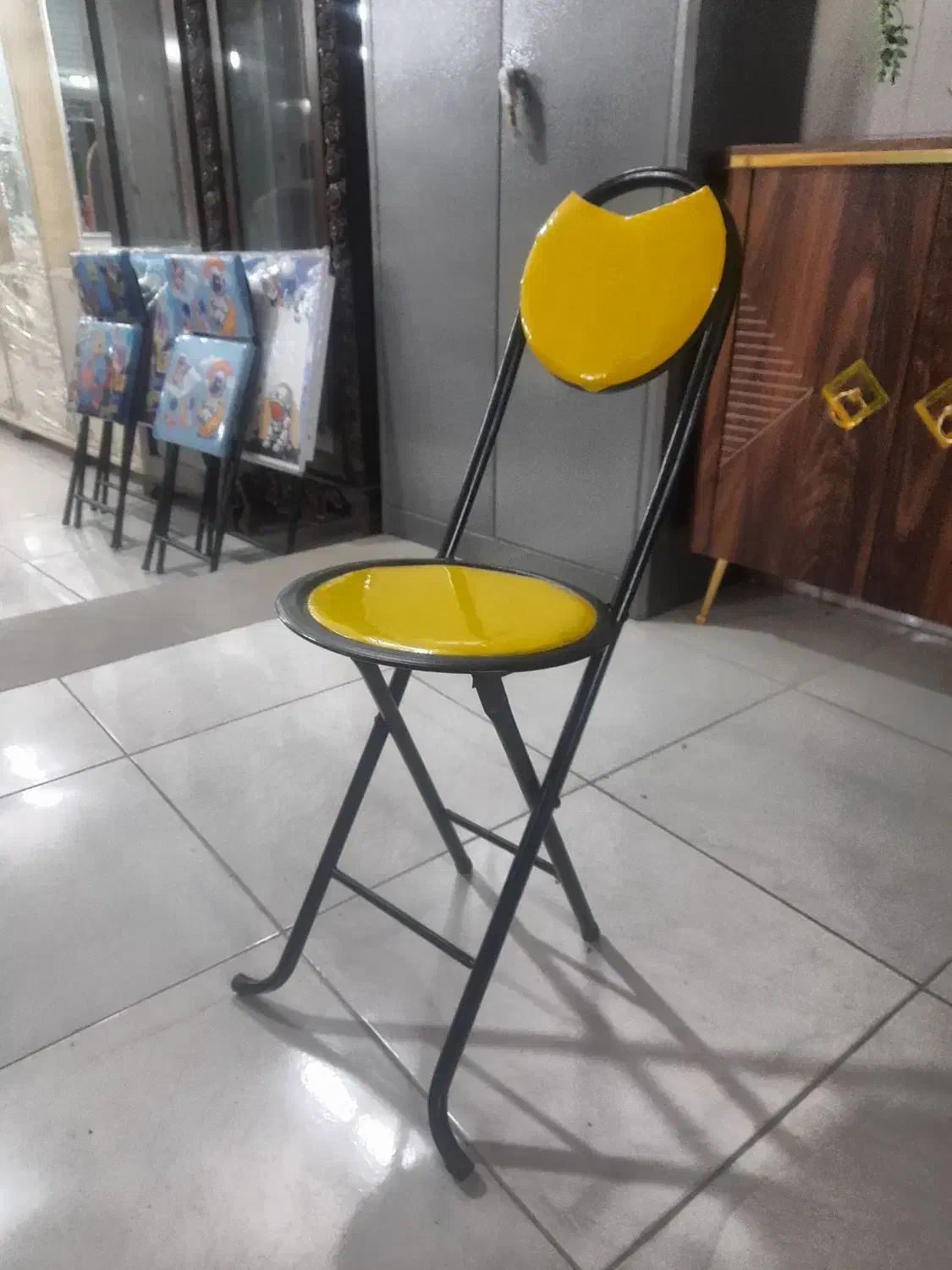 صندلی تاشو فلزی|صندلی و نیمکت|باغ بهادران, |دیوار