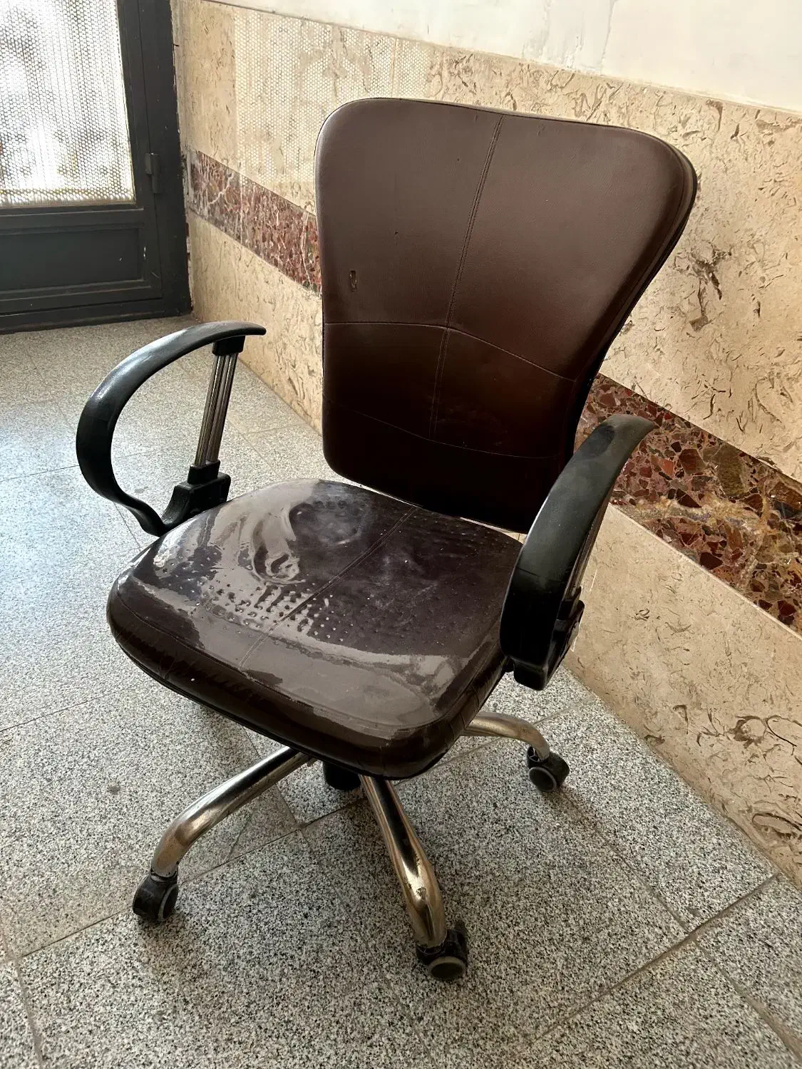 فروش تجهیزات مغازه، رگال، قفسه، صندلی چرخدار|فروشگاه و مغازه|نهاوند, |دیوار