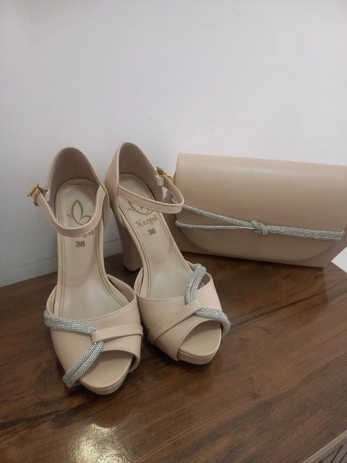 کیف و کفش مجلسی|کیف، کفش، کمربند|گلبهار, شهر جدید گلبهار|دیوار