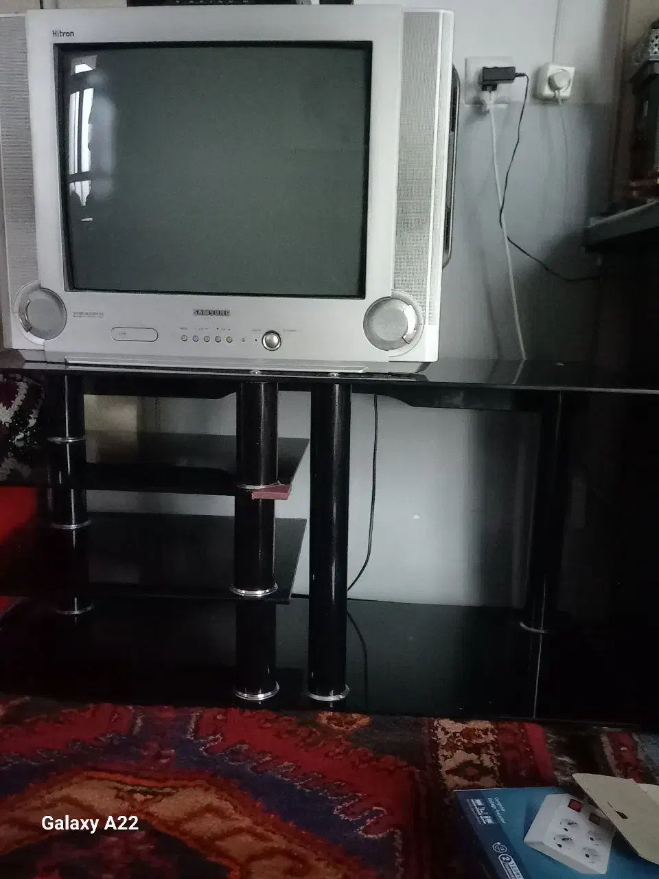 تلوزیون به همراه میز و گیرنده دیجیتال|تلویزیون و پروژکتور|خرمدره, |دیوار